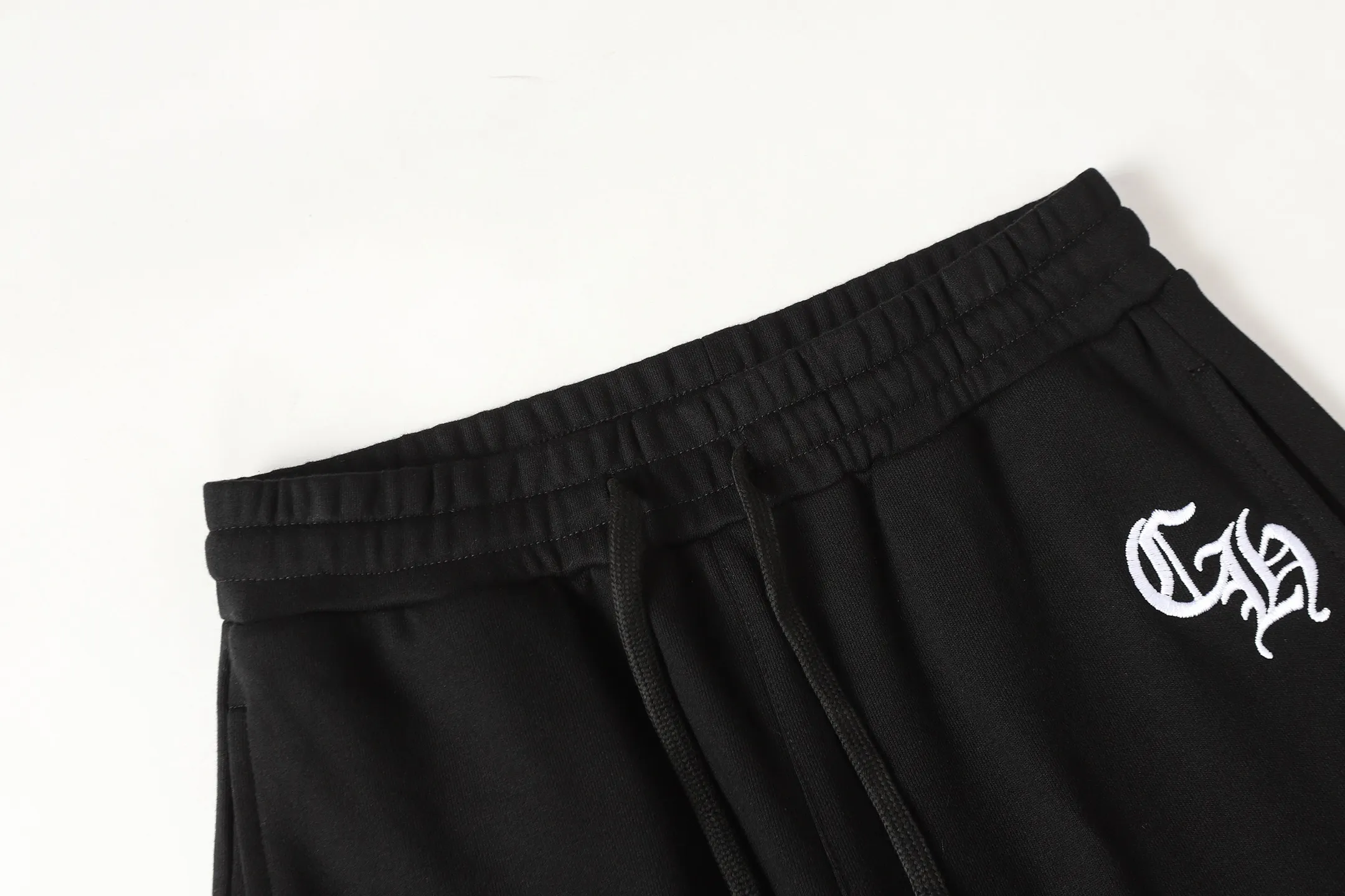 P280 #W5007 Cross-border model. Those who pursue quality should not place an order. -Chrome Hearts/Chrome Hearts Sanskrit letter embroidered trousers, casual pants and sweatpants -High weight, high density and high quality. The wool is soft, delicate and skin-friendly. It feels soft and silky. It has excellent warmth and skin-friendly properties.